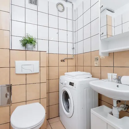 Comfy & Bright Wielicka In By Renters Krakow