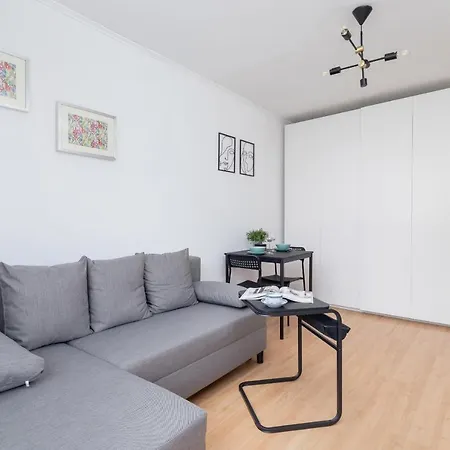 Comfy & Bright Wielicka In By Renters Apartment Krakau