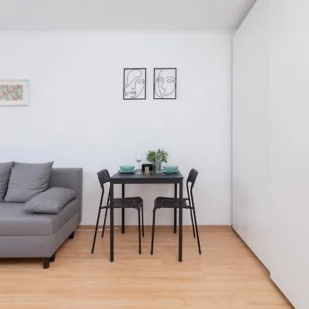 Comfy & Bright Wielicka In By Renters Krakow