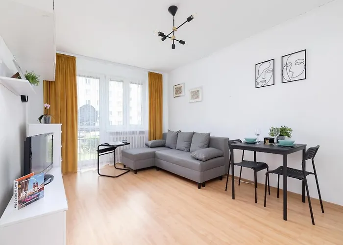 Comfy & Bright Wielicka In By Renters *