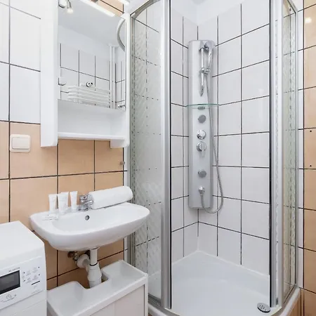 Comfy & Bright Wielicka In By Renters *